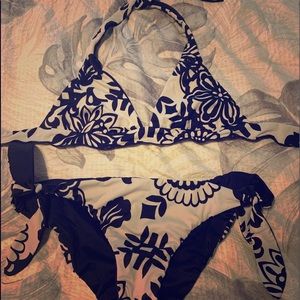 Reversible Roxy Bikini 🖤🤍🖤